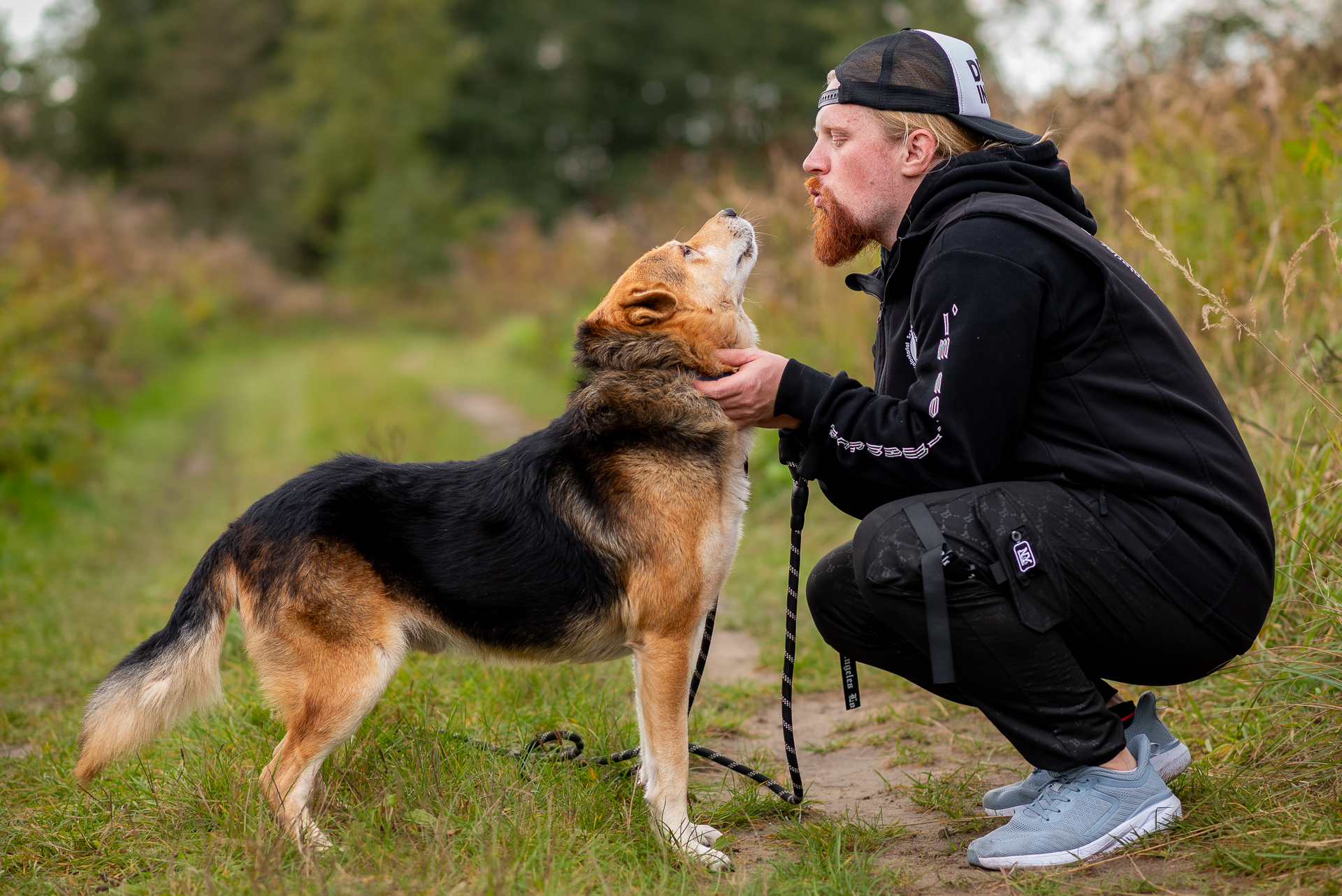 ufny, spokojny i przyjacielski DEACON: 